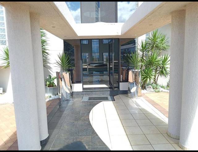 5 BEDROOM HOUSE FOR SALE IN OSLO BEACH